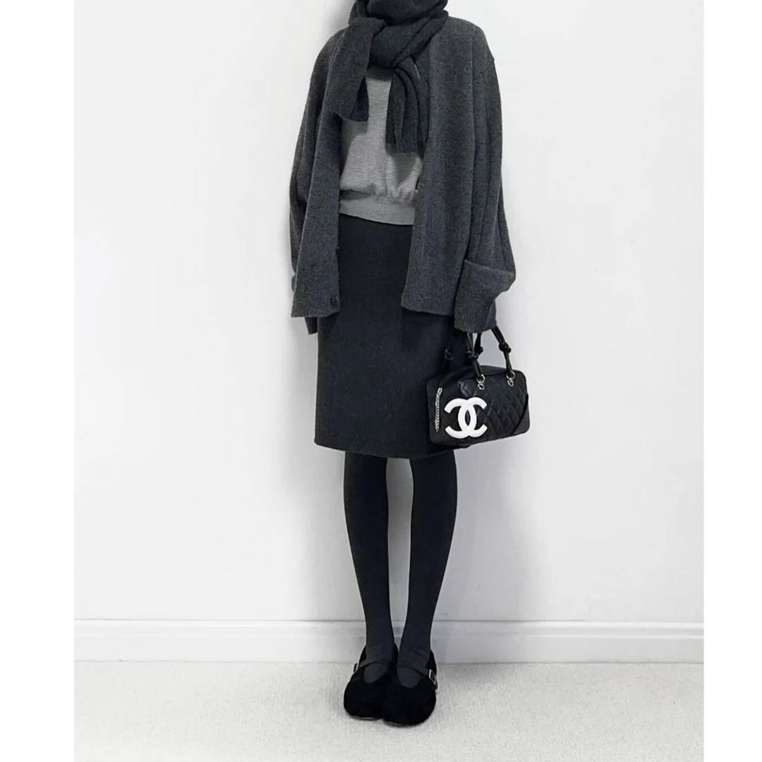 超火一整套2025秋冬新款气质减龄韩版高级感上衣开衫裙子三件套