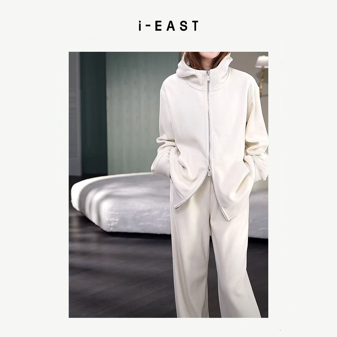 i-EAST 慵懒格调~拉链双口袋连帽休闲套装-4D TZ7805