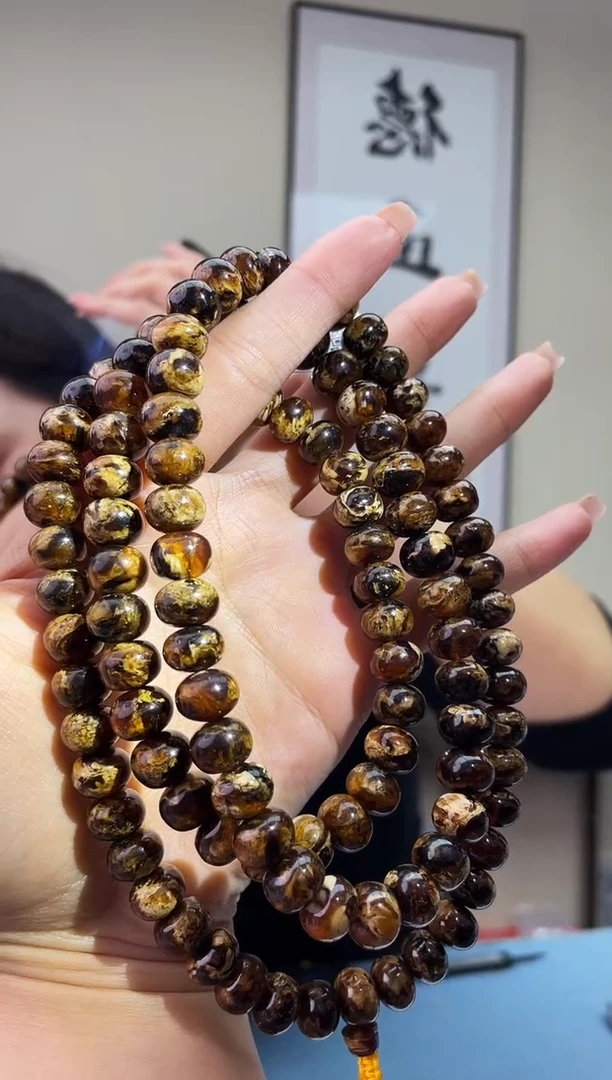 琥珀未镶嵌珠宝奇石T0 10+一级干白假一罚十，多样性发一件