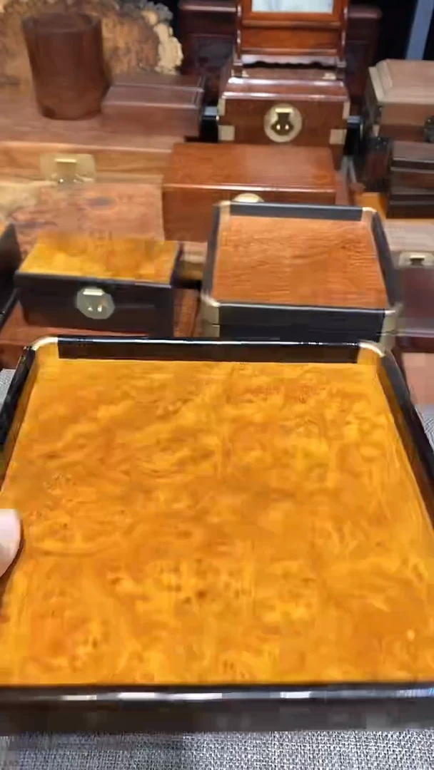 香樟木九**庄黄金樟茶盘一个