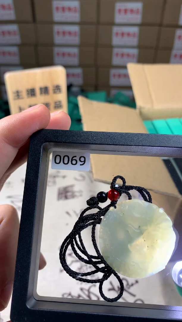 未镶嵌蛇纹石玉颈饰岫玉吊坠 天然岫玉 男女同款 带绳 无盒