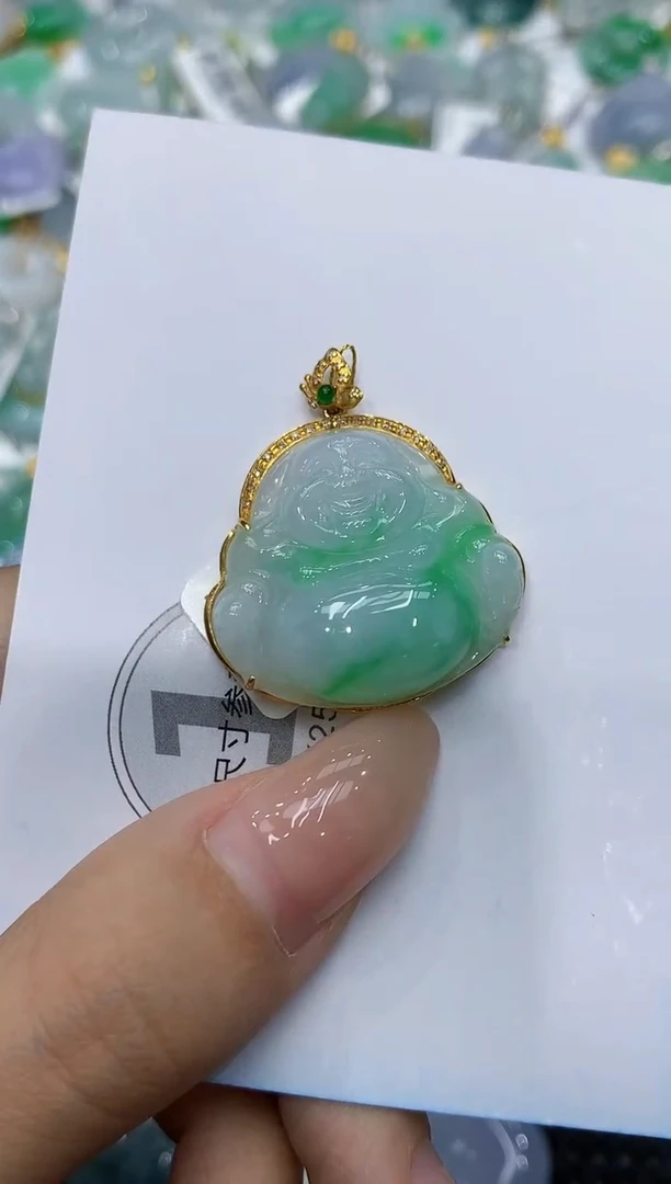 颈饰18K金镶嵌翡翠111111111111