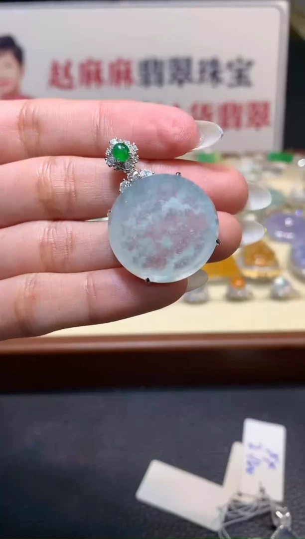 颈饰18K金镶嵌翡翠1