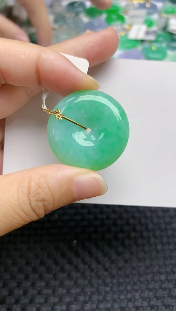 翡翠18K金镶嵌颈饰天然A货翡翠