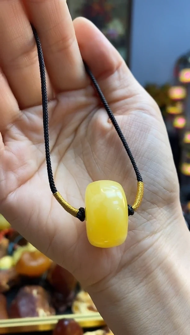 未镶嵌颈饰琥珀吊坠