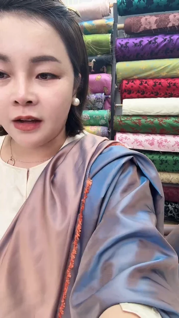 2号白色羽绒服1件