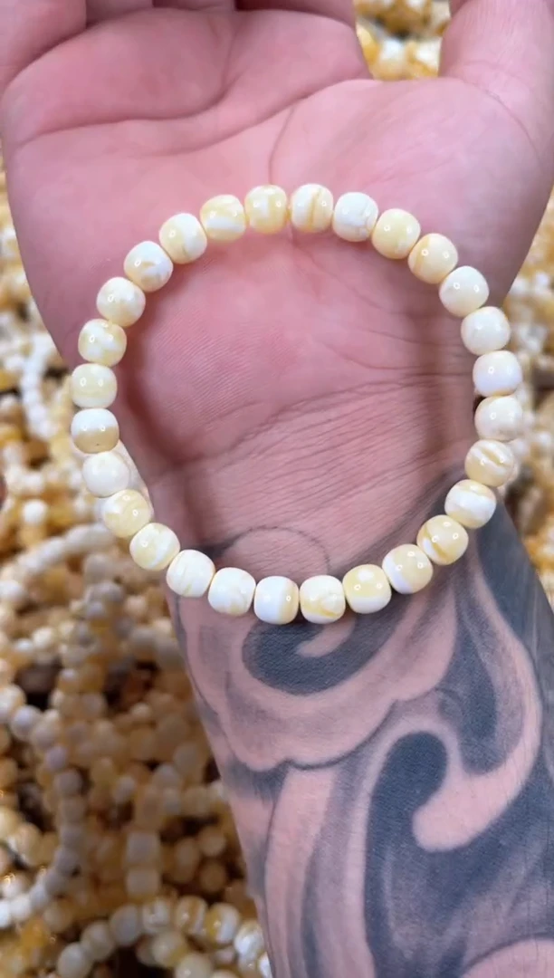 未镶嵌琥珀裸石S3  7.5左右老型