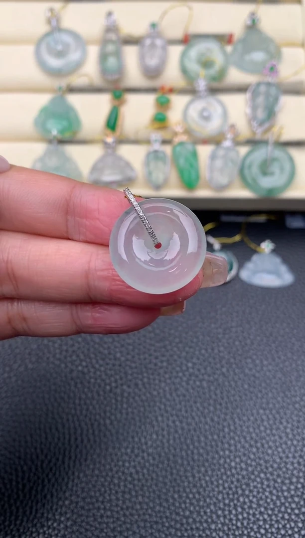 【闪购商品】翡翠颈饰18K金镶嵌D683