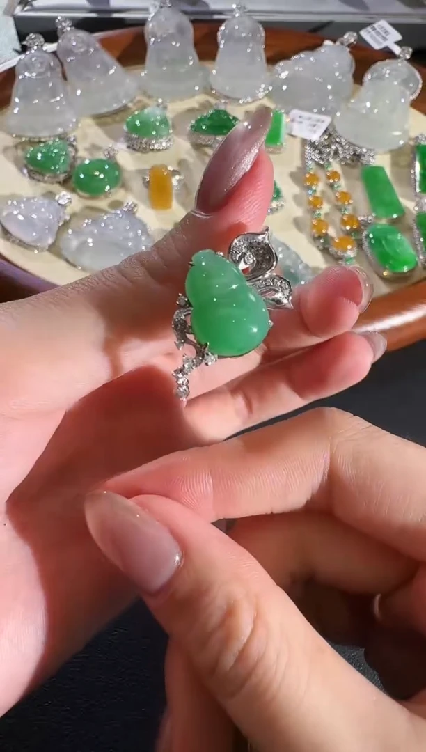 翡翠18K金镶嵌吊坠(不含链)【源头工厂】钻石镶嵌