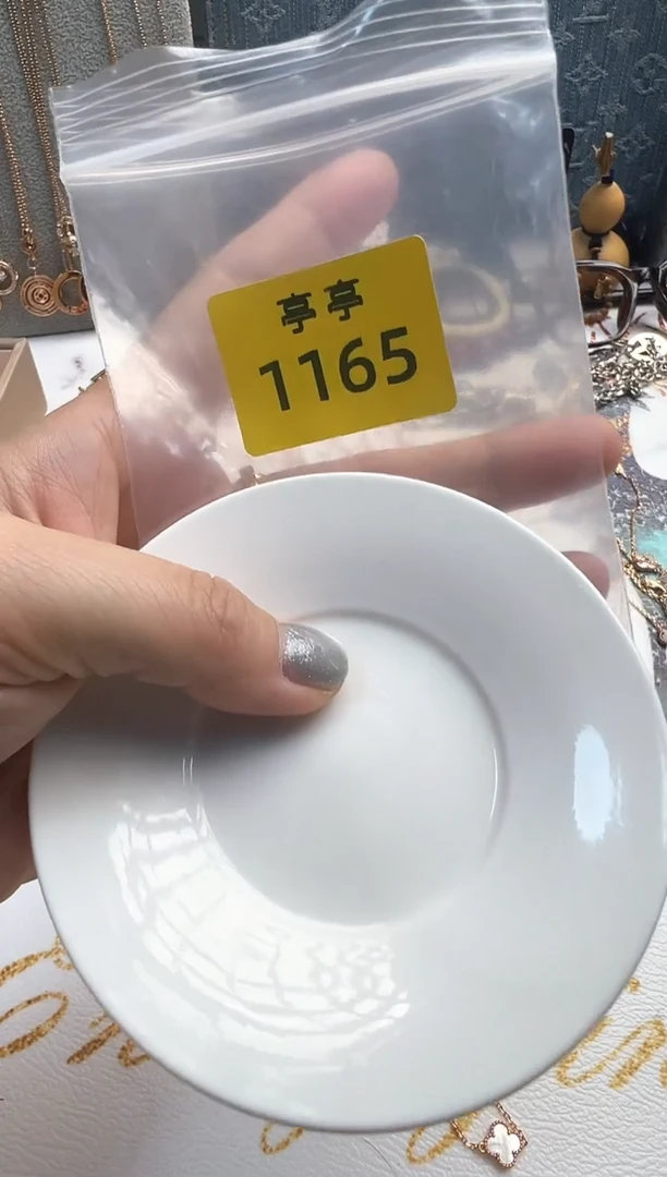 瓷片彧贤聚宝阁彧贤聚宝阁