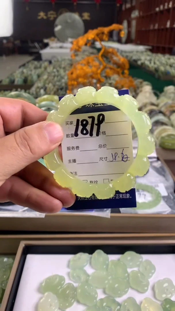 未镶嵌蛇纹石玉手镯半**提1879