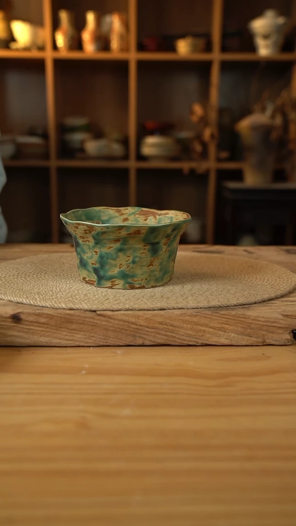 黄绿色系列的手捏酸奶桶1个