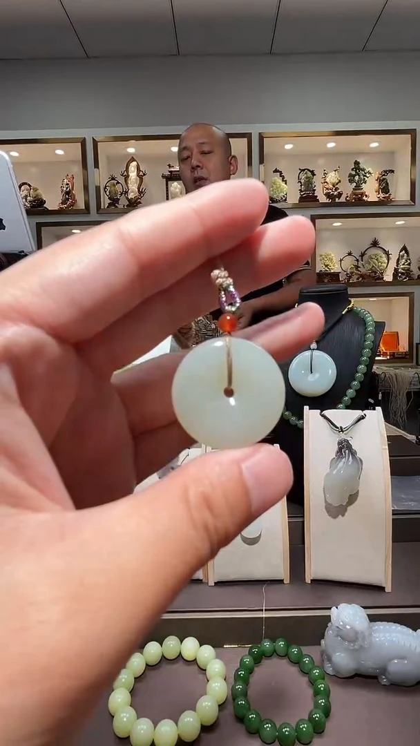 和田玉未镶嵌颈饰1