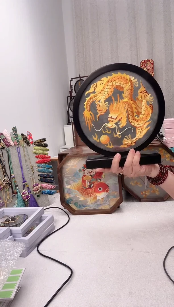 扇子苏绣作品手工摆台