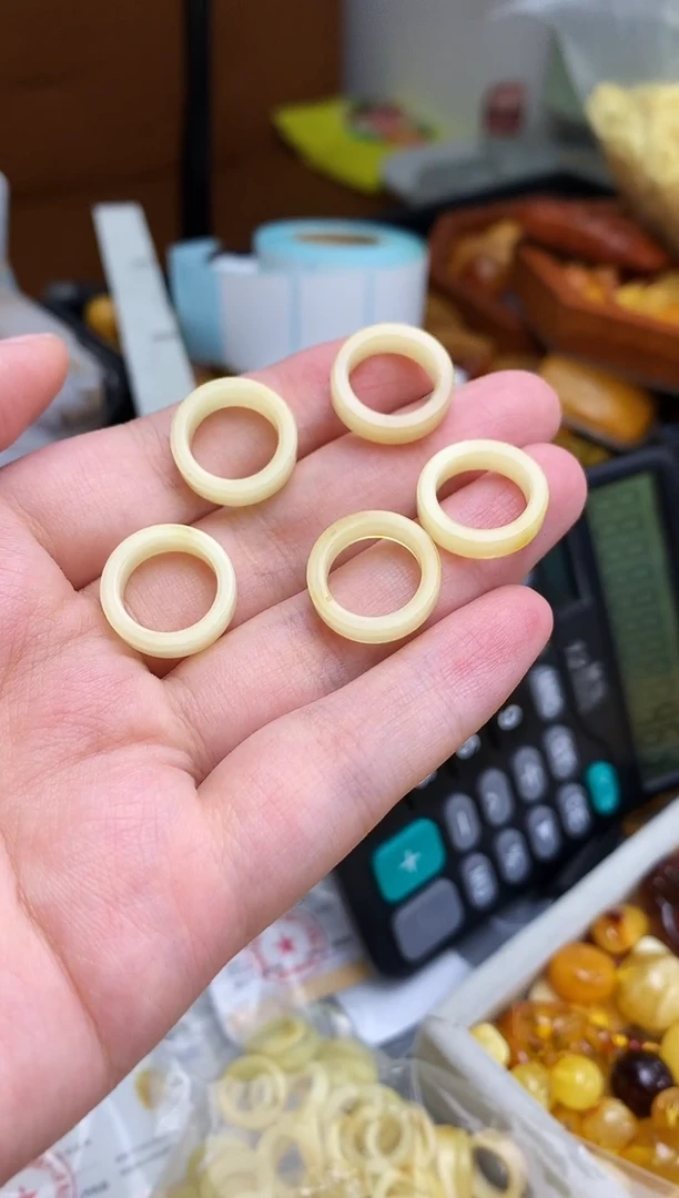 未镶嵌琥珀珠宝奇石162