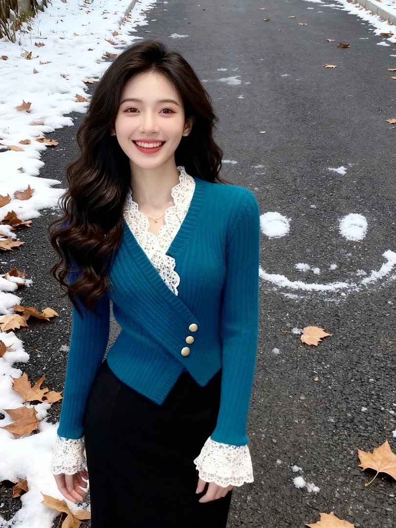 2025冬季小众设计感绝美独特漂亮小香风蕾丝拼接孔雀蓝针织上衣女