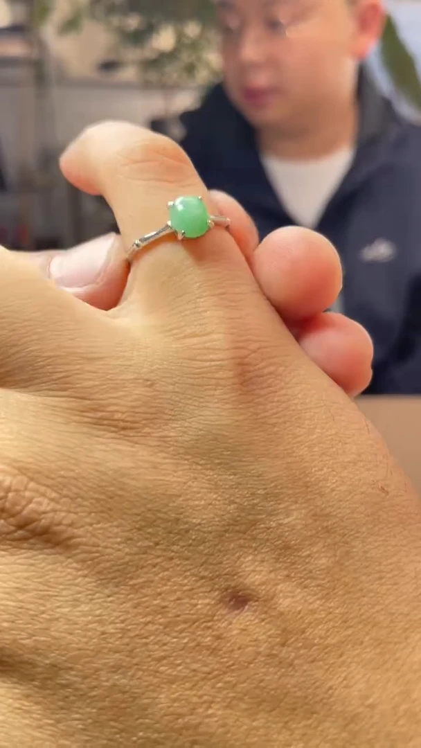 未镶嵌戒指翡翠戒指
