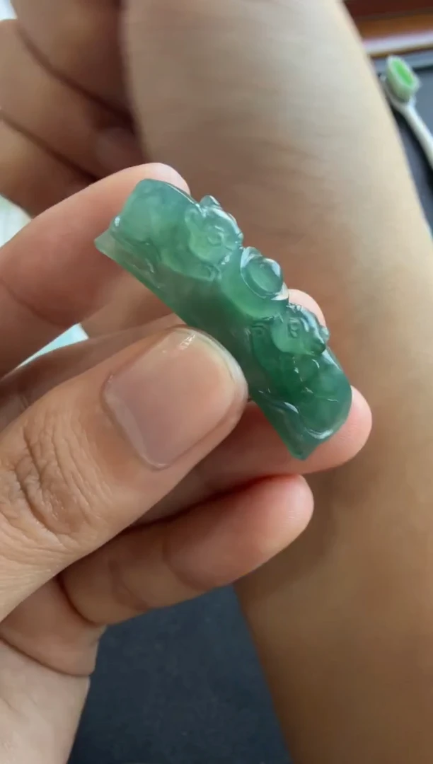 未镶嵌定制翡翠手牌