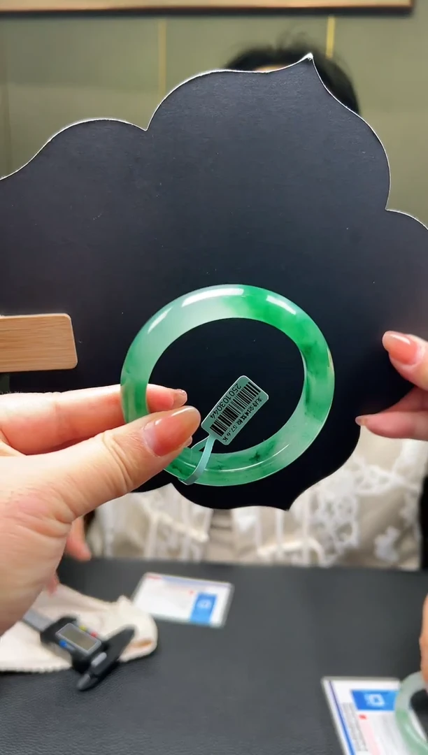 【闪购商品】石英质玉手镯未镶嵌口径55+