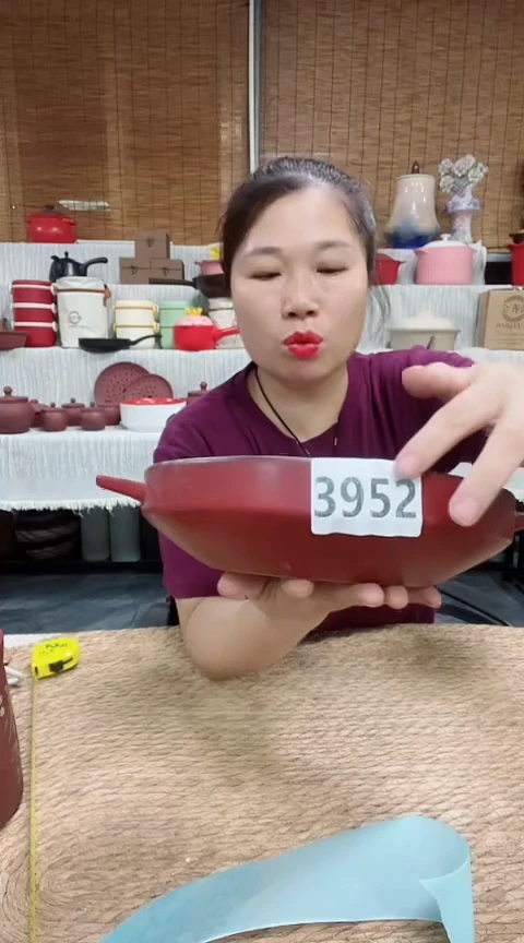 3952大瑕疵红色浅煲