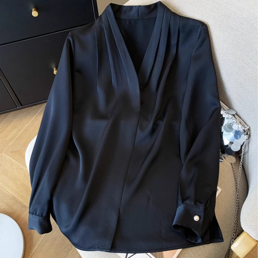 2025新爆款衬衫高级感缎面衬衣最受关注明星同款穿搭内搭叠穿上衣