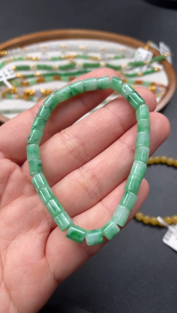 套链未镶嵌翡翠一条  P329