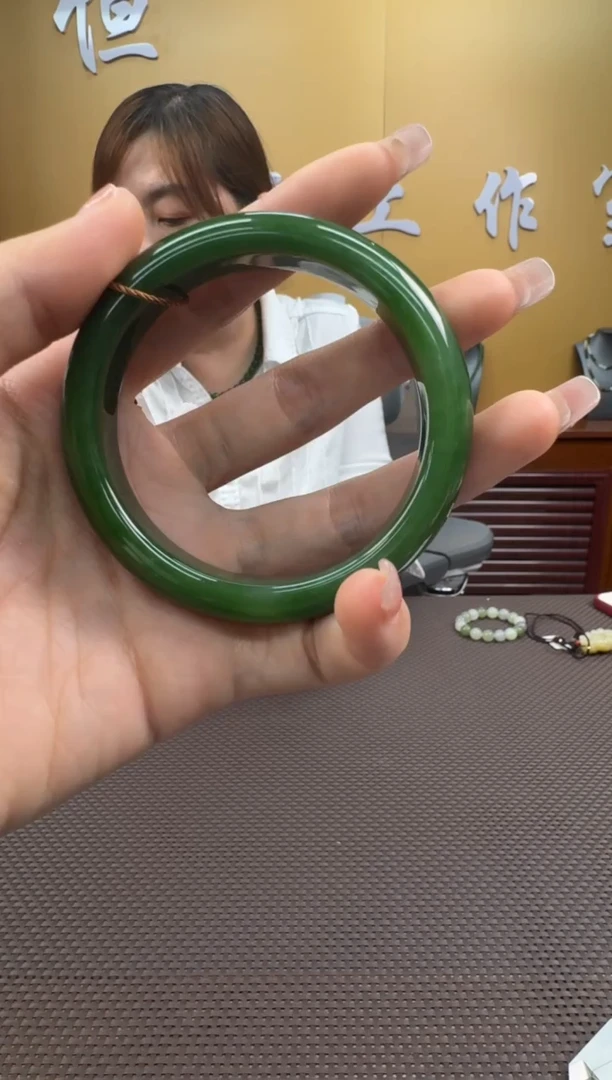 【闪购商品】和田玉手镯未镶嵌58