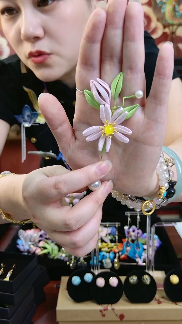 刺绣纯手工非遗绒花耳钩
