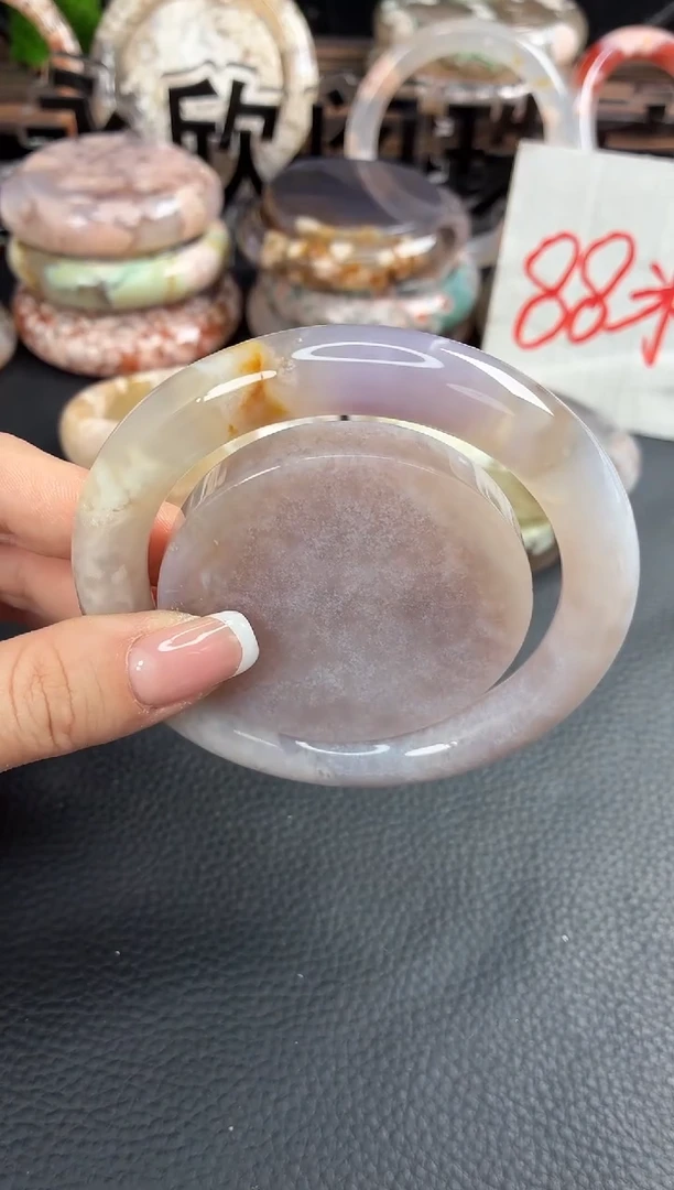 未镶嵌手镯（圆镯）石英质玉61