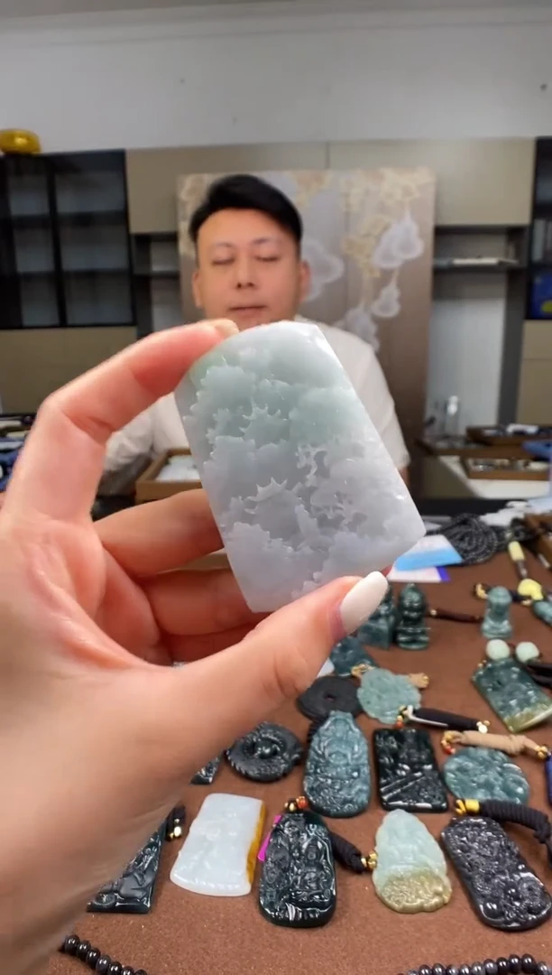 颈饰未镶嵌翡翠 多样性发其一