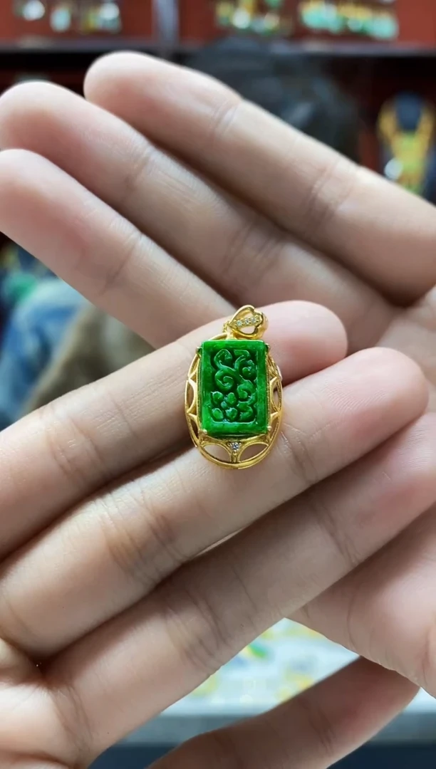 颈饰未镶嵌翡翠吊坠