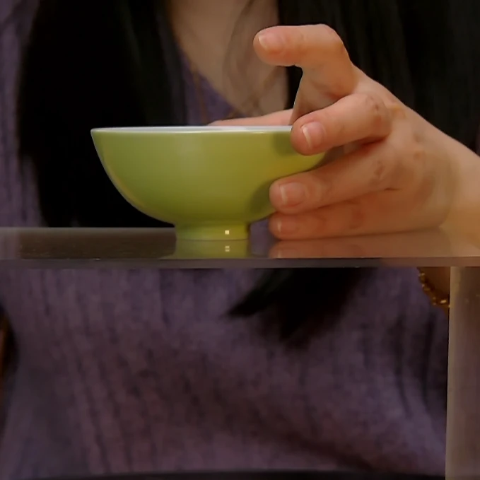 清 苹果绿釉杯   四字款