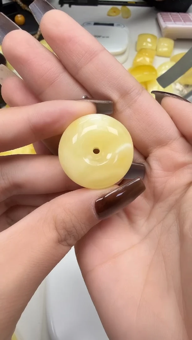裸石琥珀未镶嵌如图