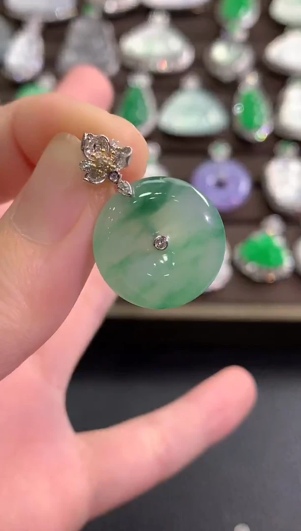 吊坠(不含链)18K金镶嵌翡翠冬日珠宝W45