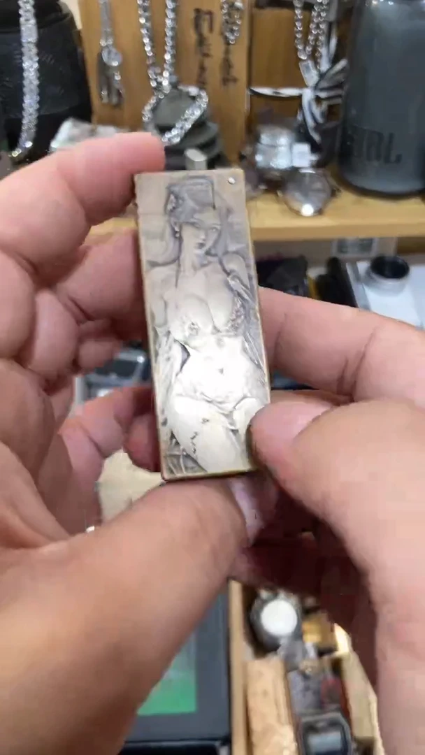 瓷片闪购商品  如图所示
