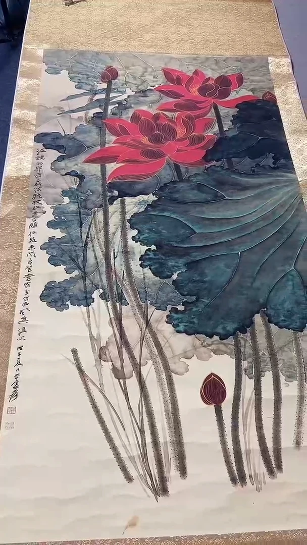 单轴竖幅红色何花