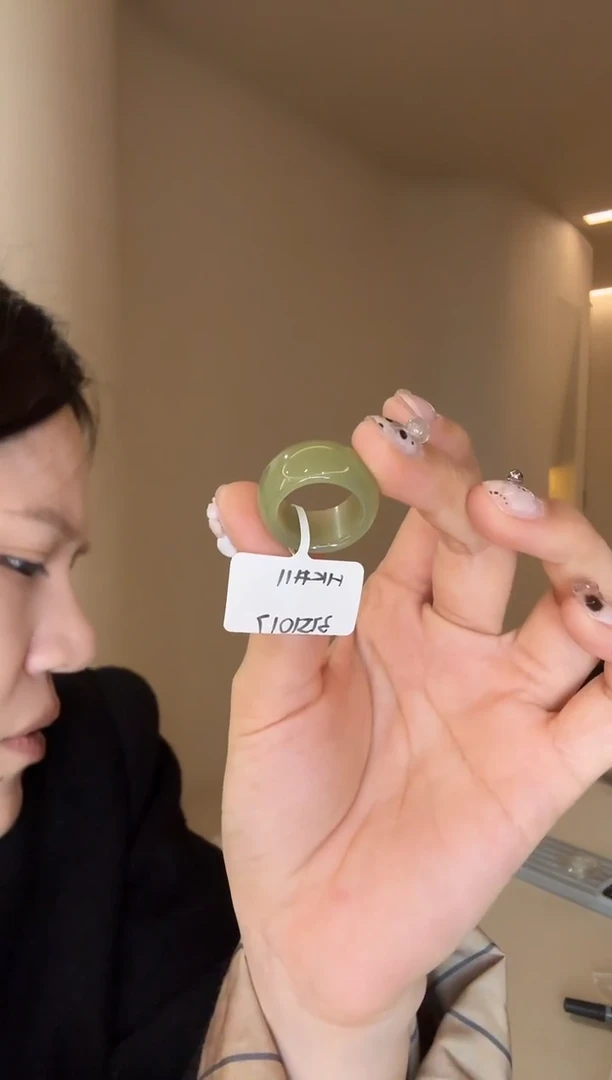 未镶嵌戒指和田玉11码牛油果