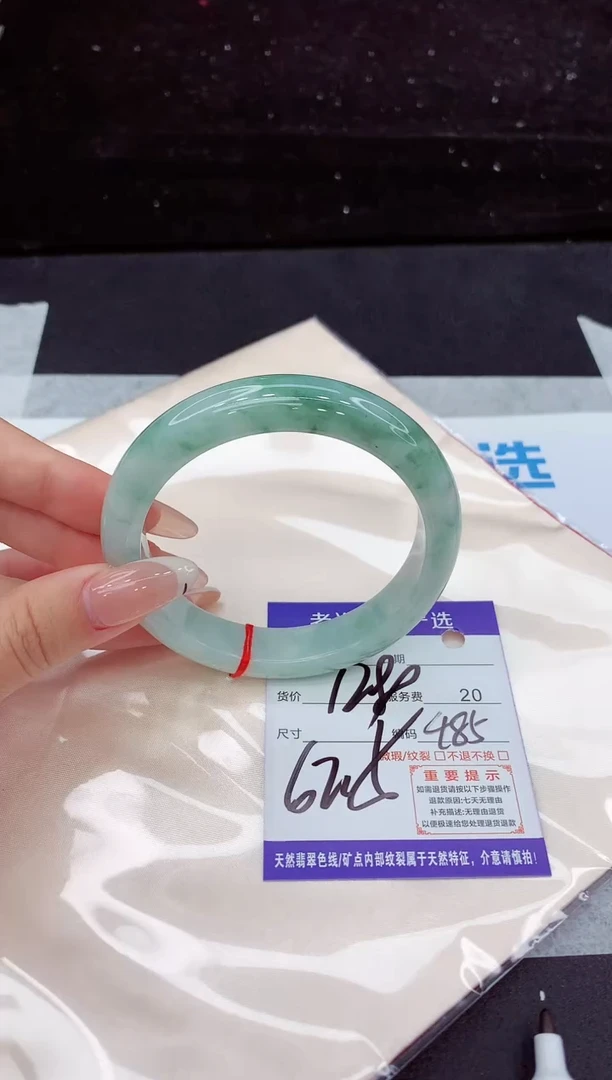 翡翠手镯未镶嵌1