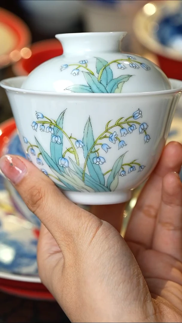 景德镇高温手工手绘铃兰粉彩盖碗