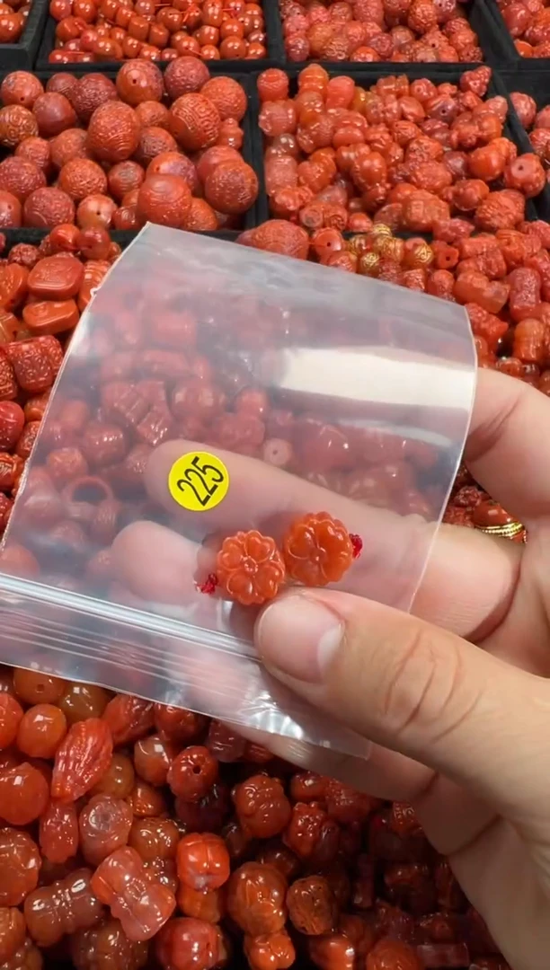 南红玛瑙未镶嵌颈饰1