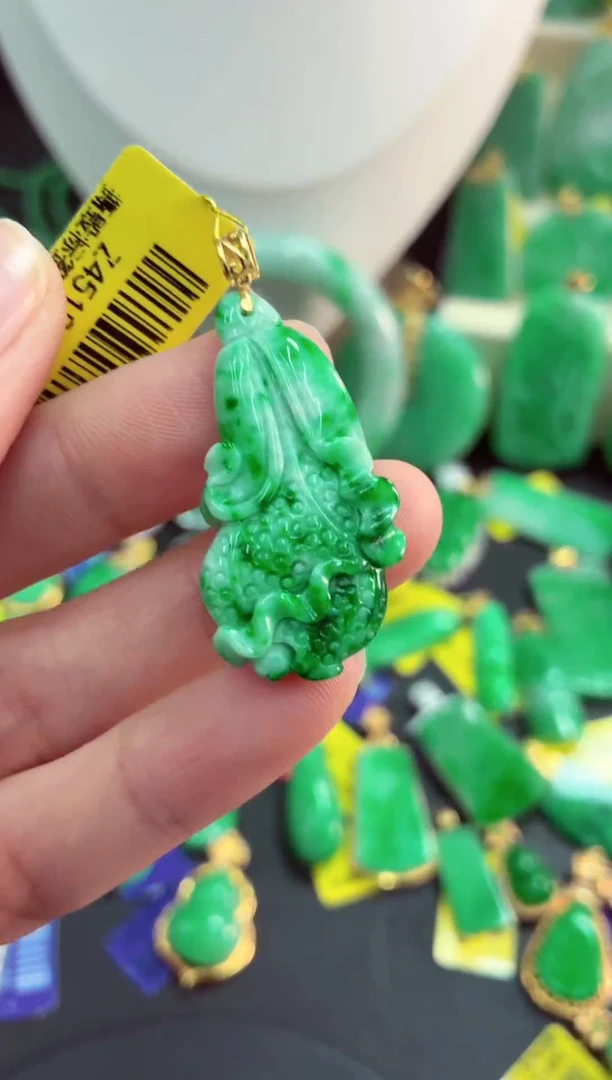 吊坠(不含链)18K金镶嵌翡翠天然缅甸翡翠A货