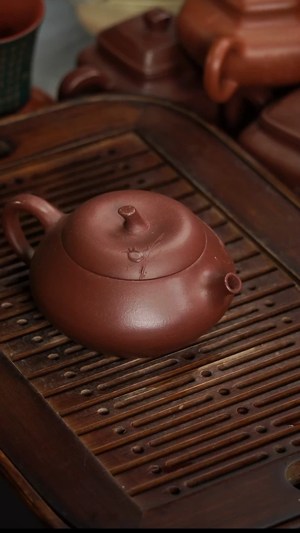 茶壶紫砂宜兴紫砂紫泥堆绘茄瓜180毫升