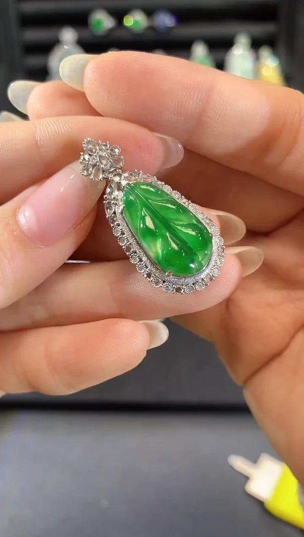 吊坠(不含链)18K金镶嵌翡翠55-叶子