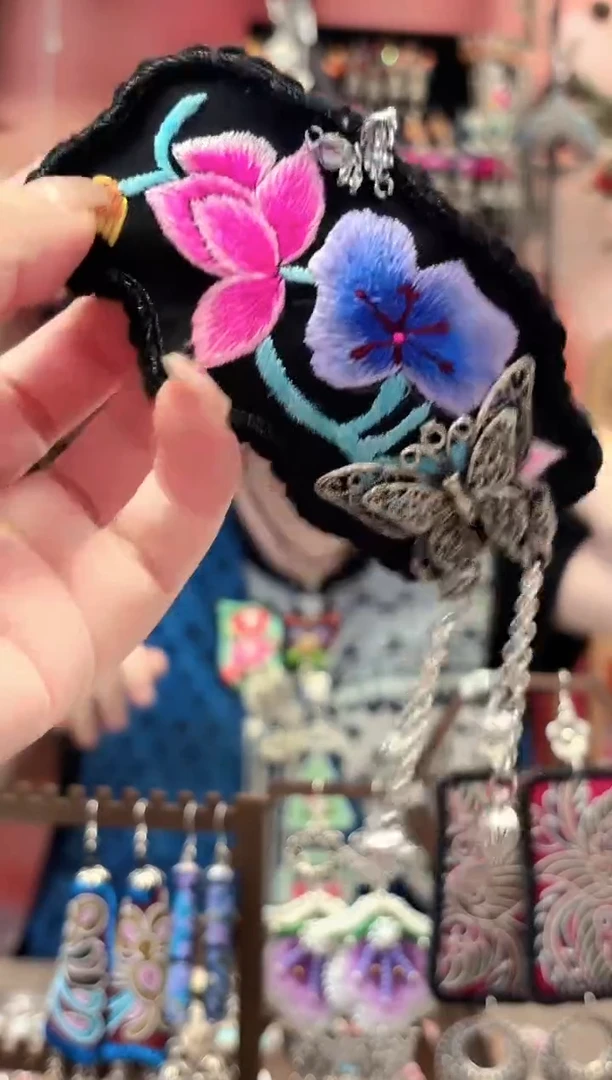 织绣云织谣民族风精美饰品  130