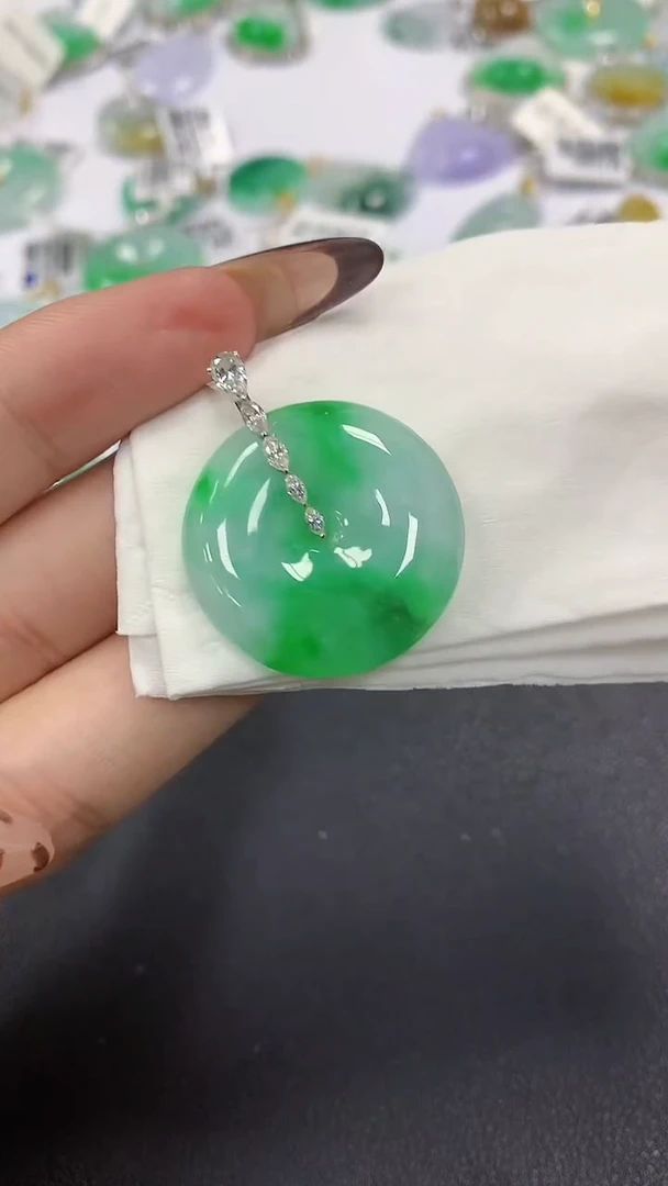 颈饰18K金镶嵌翡翠a货假一赔三支持复检百元上9元证书费自理