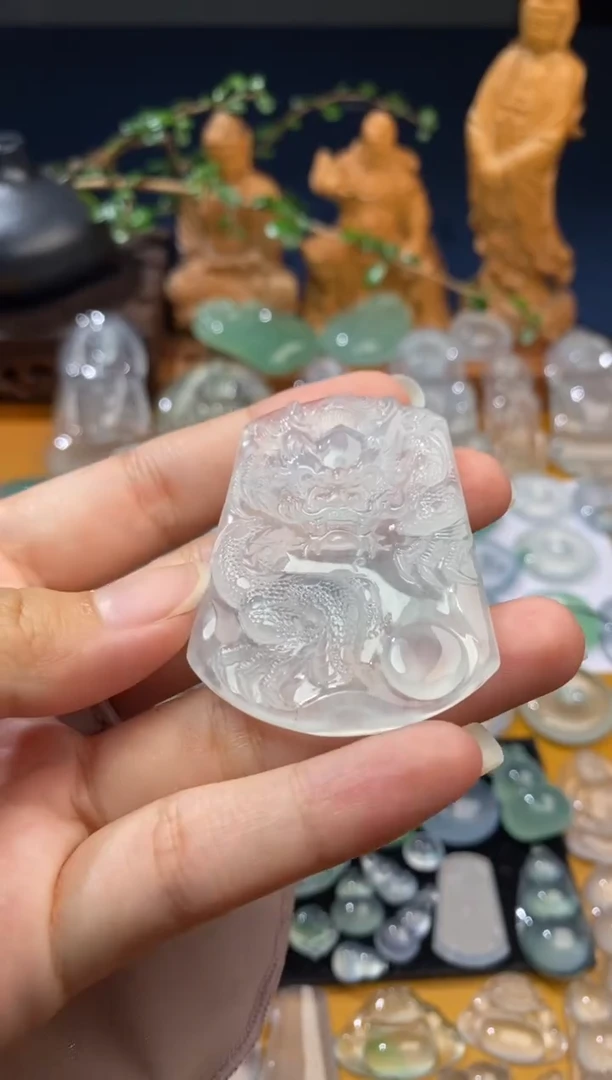 吊坠(不含链)未镶嵌翡翠龙牌