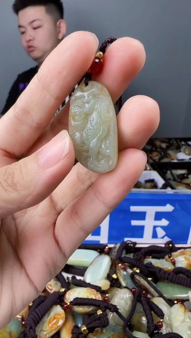 和田玉未镶嵌颈饰1