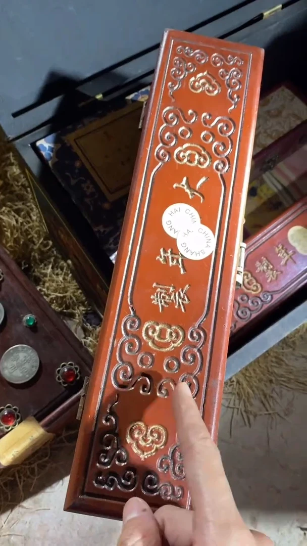 香榧木（1个开封红色雕刻小盒子）