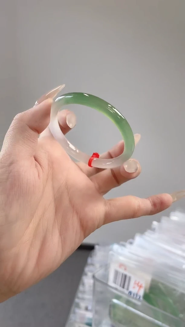 玛瑙/玉髓手镯未镶嵌52-53圈