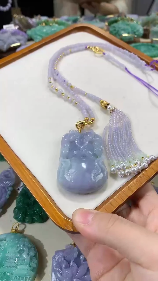 颈饰未镶嵌翡翠吊坠